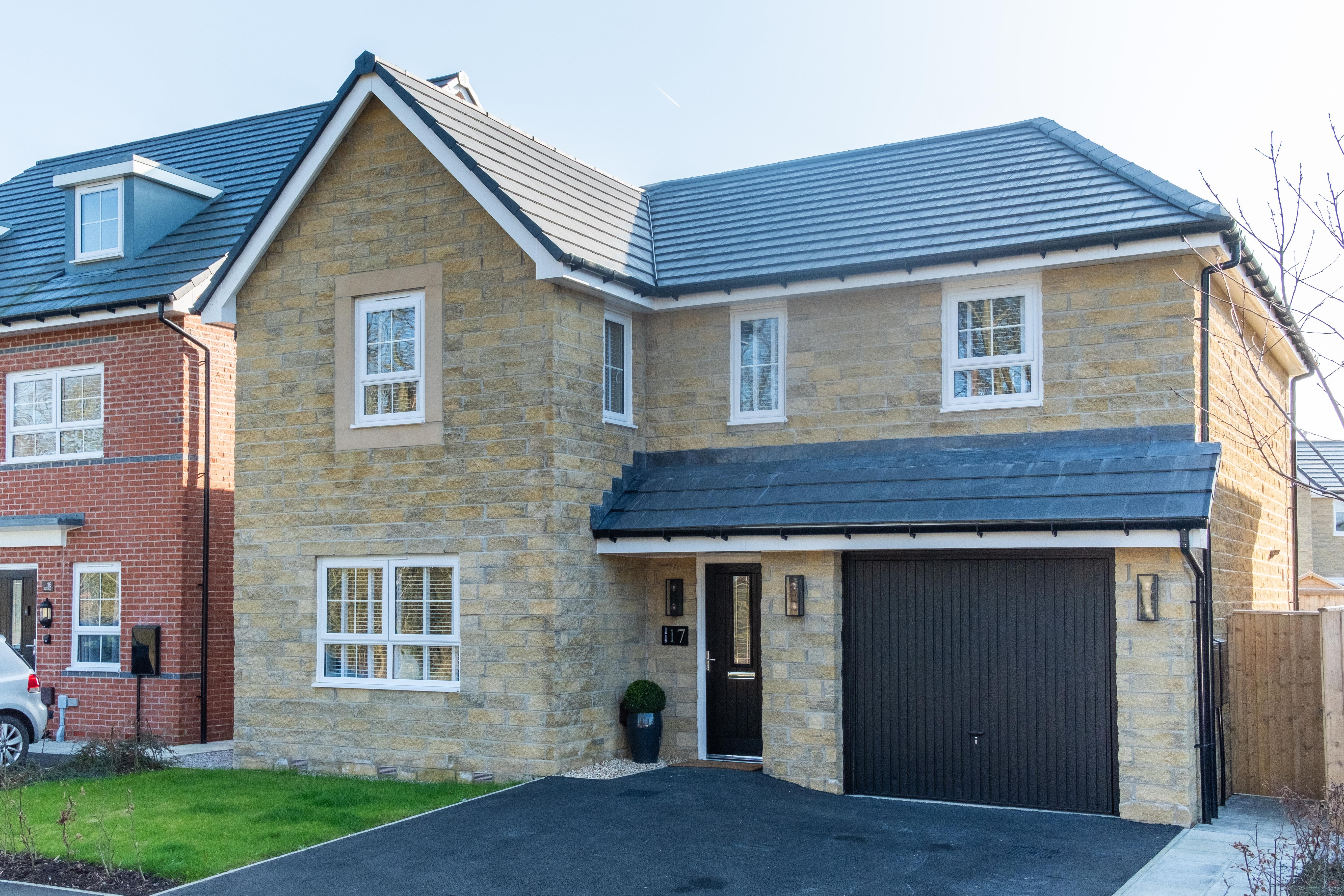  Lauren Beattie - Buyer